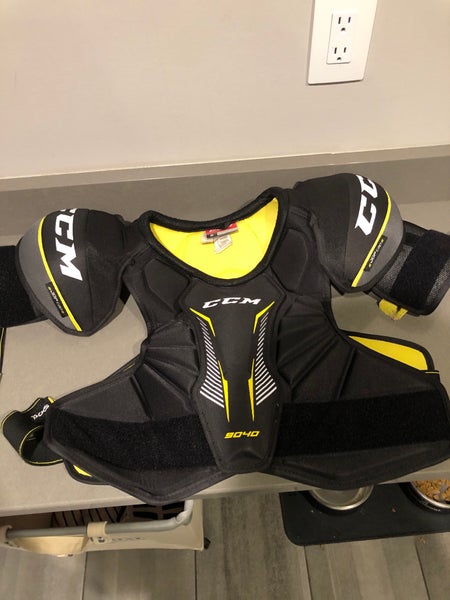 CCM tacks 9040 chest protector