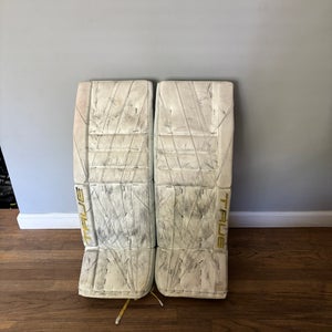 33"  True Catalyst 7X3 Goalie Leg Pads  (Used)