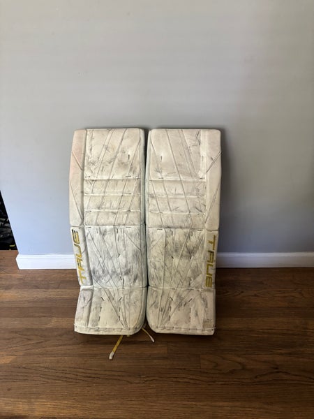 33"  True Catalyst 7X3 Goalie Leg Pads  (Used)