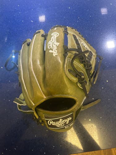 2024 Infield RH Rawlings Heart of the Hide Baseball Glove 11.75" (Used)
