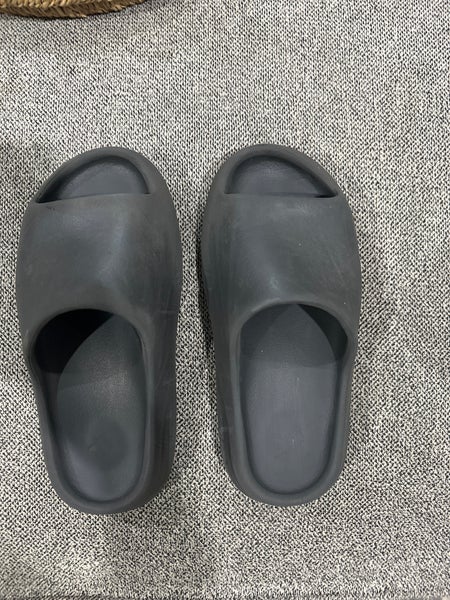 Black Men's Youth Size M 9.0 (W 10.0) Adidas Sandals (Used)