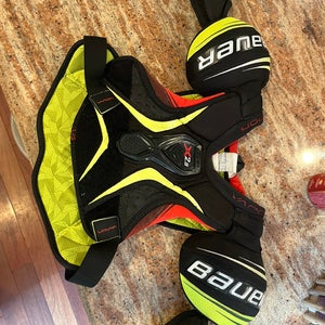 Junior Large Bauer Vapor X2.9 Shoulder Pads (Used)