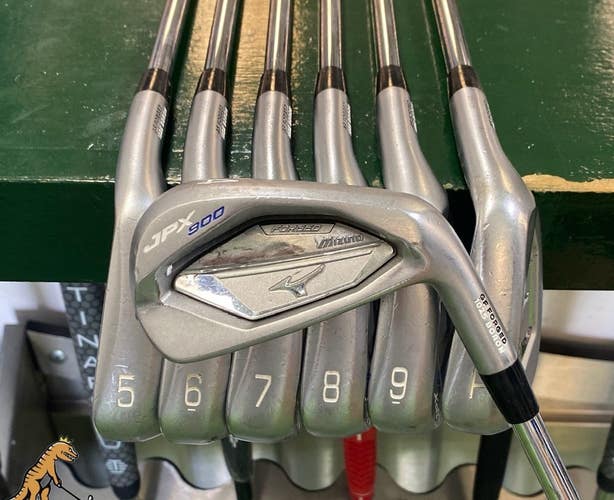 Used RH Mizuno JPX 900 Iron Set 4-PW NS Pro Modus Tour 105g Stiff Flex Steel