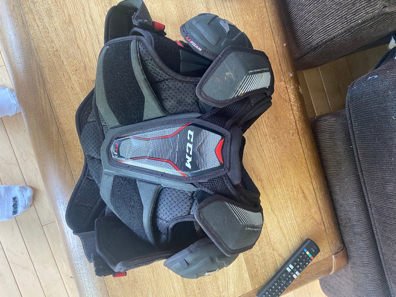 Small Senior CCM JetSpeed FT1 Shoulder Pads  (Used)