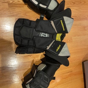 Small / Medium 2024 Warrior RX3E+ Goalie Chest Protector (Used)