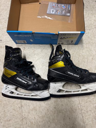Bauer Supreme UltraSonic Hockey Skates Size 4 (Used)