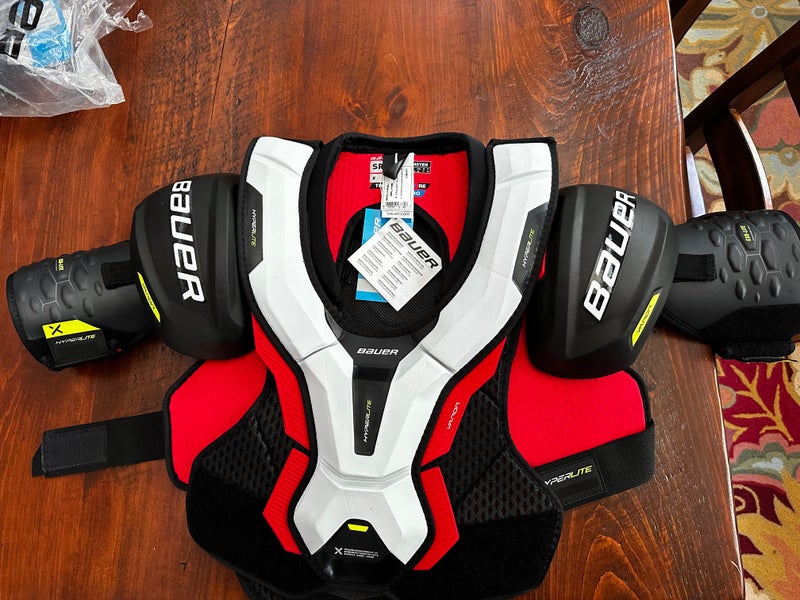 Medium Senior Bauer Vapor Hyperlite Shoulder Pads (New)