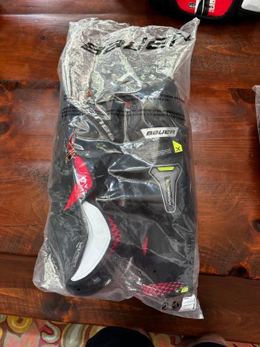Senior Bauer Vapor Hyperlite 15" Shin Pads (New)
