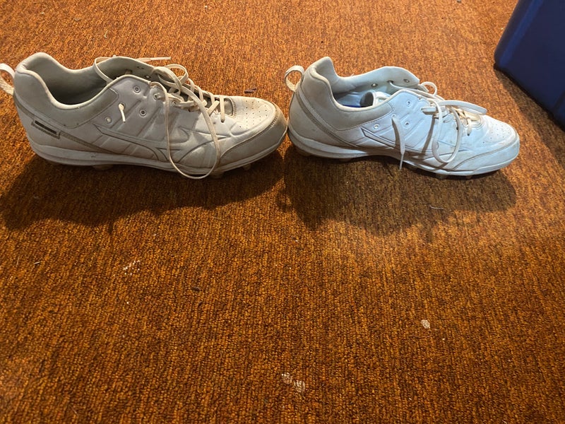 White Men's Size 13.0 (W 14.0) Mizuno Ambition 2 (Used)