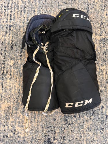 Medium Intermediate CCM Tacks 6792 Hockey Pants (Used)
