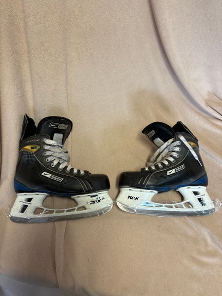Nike Supreme one35 Hockey Skates Size 4 (Used)
