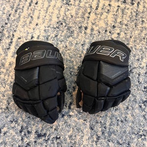 Bauer Supreme Ultrasonic Gloves 11"  (Used)