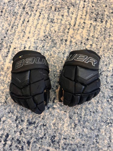 Bauer Supreme Ultrasonic Gloves 11" (Used)