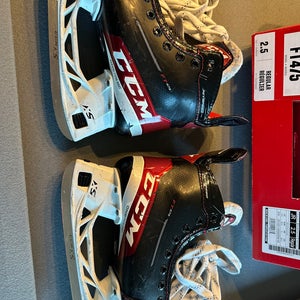 CCM JetSpeed FT475 Hockey Skates Regular Width  Size 2.5 (Used)
