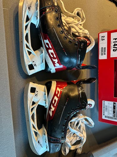 CCM JetSpeed FT475 Hockey Skates Regular Width  Size 2.5 (Used)