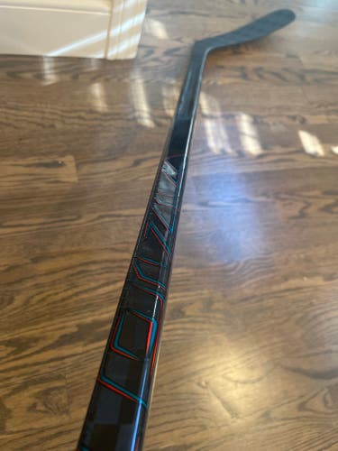 Senior CCM Vizion Right Handed Hockey Stick P29+1/4  (New)