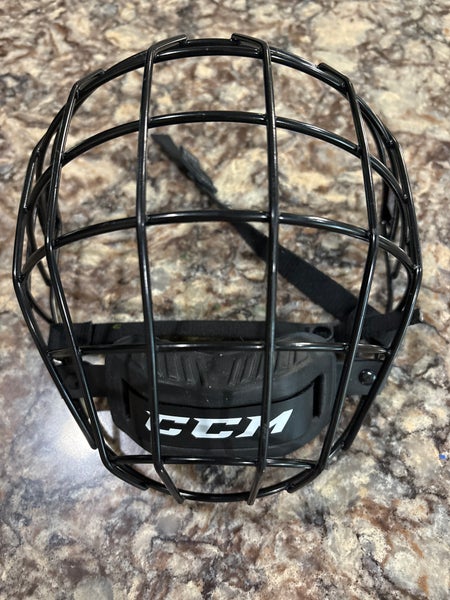 Medium  CCM FM580 Full Cage (Used)