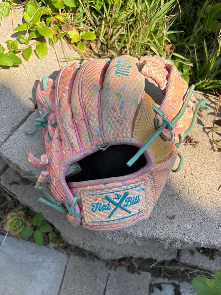 Flat bill baseball glove