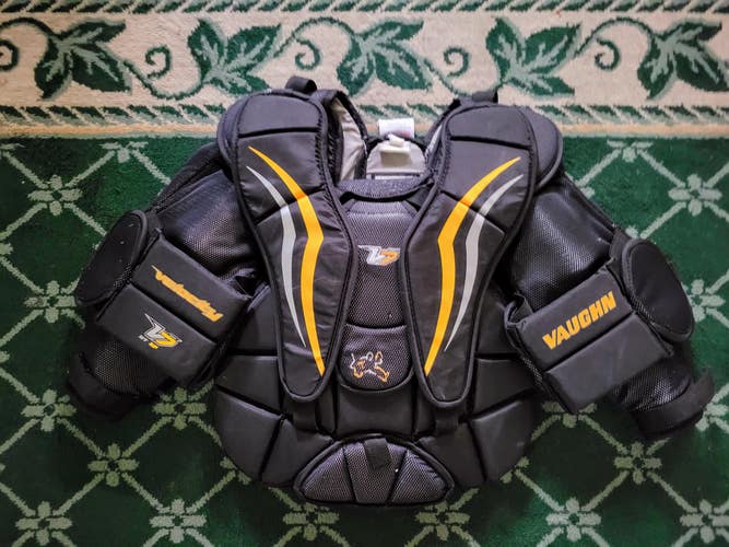 M/L Vaughn Velocity V7 Youth Goalie Chest protector