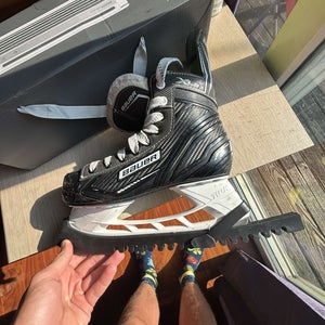 Bauer Hockey Skates  6 (Used)