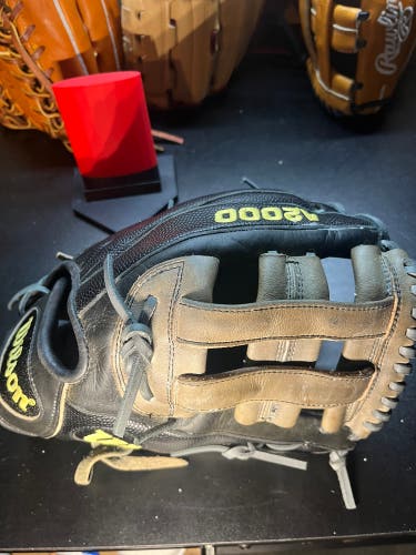 Wilson RH A2000 dw5 Baseball Glove 11.5" (Used)