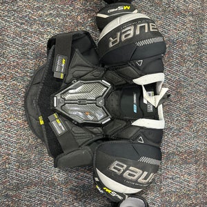 Junior Medium Bauer Supreme M5 Pro Shoulder Pads  (Used)