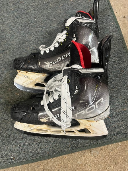 Bauer Vapor Hyperlite Hockey Skates Regular Width 8 (Used)