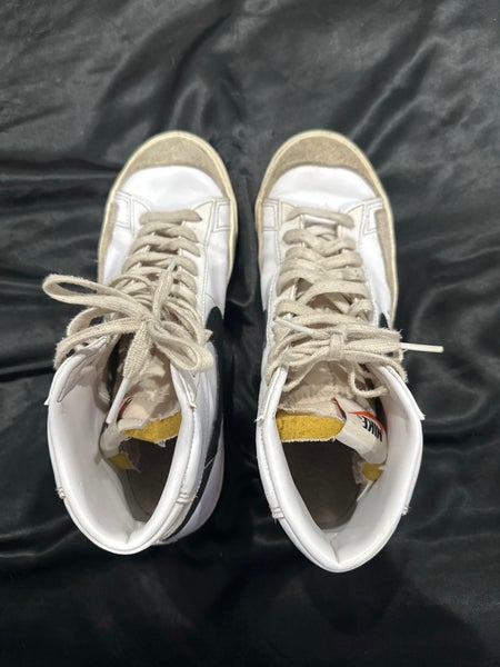 White Men's Youth Size M 8.0 (W 9.0) Nike Blazer Shoes (Used)