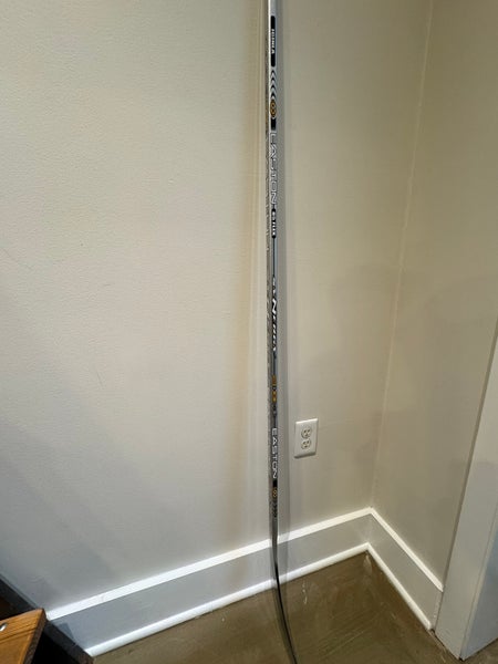 Senior Easton Original Synergy Right Handed Hockey Stick Mid Pattern  (Used)