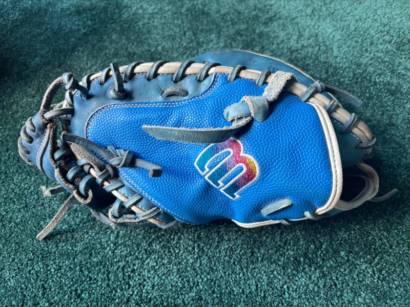 2023 Wilson RH Catcher's A2000 Baseball Glove 33" (Used)
