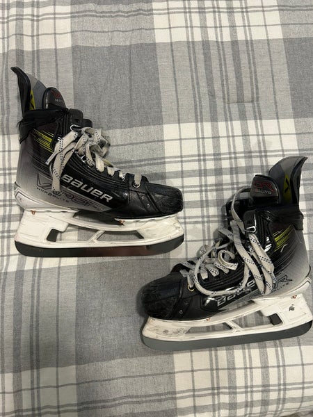 Bauer Vapor Hyperlite 2 Hockey Skates Regular Width 6.5 (Used)