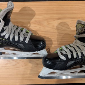 Bauer GSX Hockey Goalie Skates Size 5.5EE (Used) with extra blades and skate guards
