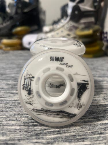 4x72mm white wheelcomes
