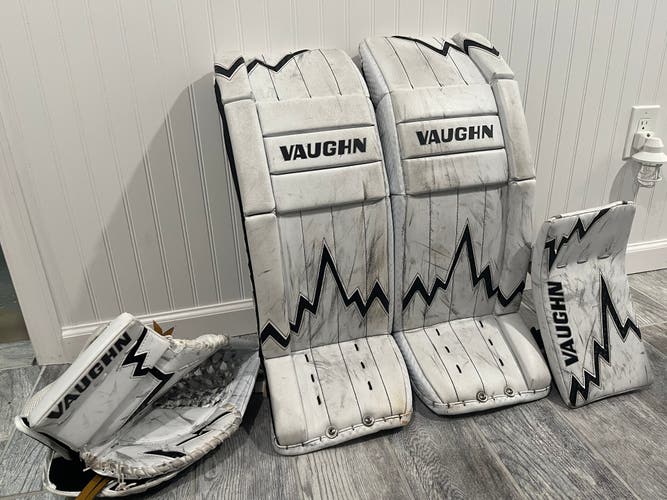 2023 black and white Vaughn Iceberg Pro intermediate 30+2