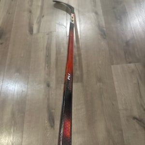 Senior CCM Jetspeed FT8 Pro Right Handed Hockey Stick P29 70 flex (New)
