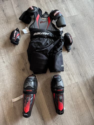 Large Youth Bauer Lil Sport Hockey Set (Used)