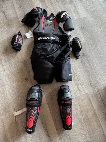 Large Youth Bauer Lil Sport Hockey Set (Used)