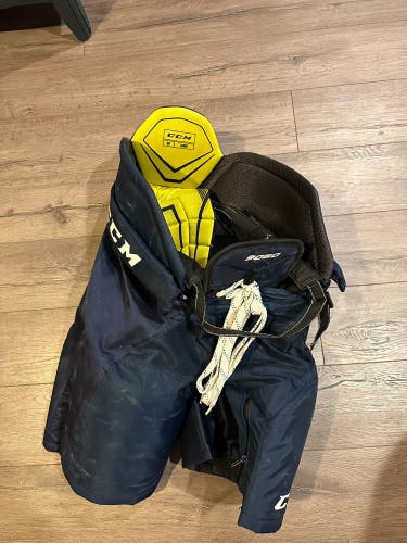 Large Senior CCM Tacks 9060 Hockey Pants (Used)