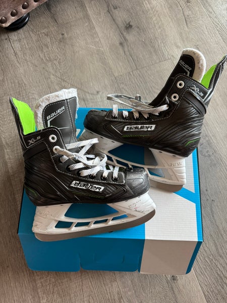 Bauer Hockey Skates Size 2 (Used)