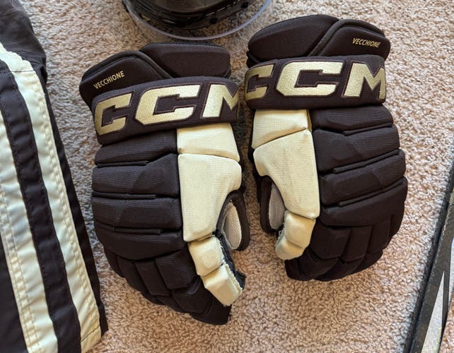 Hershey Bears Pro Return Stock CCM 4 Roll Player Gloves 13” Vecchione