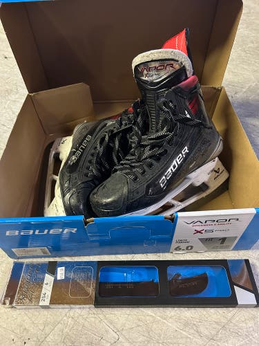 Bauer Vapor x5 pro Hockey Skates Size 6 (Used)