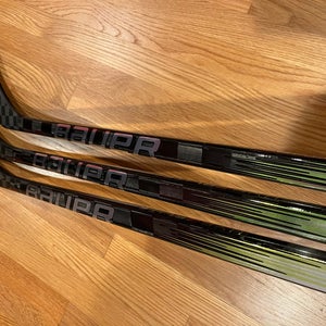 Senior Bauer Vapor Hyperlite 2 Right Handed Hockey Stick P28 (New) - 3 Pack