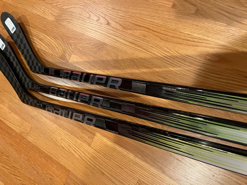 Senior Bauer Vapor Hyperlite 2 Right Handed Hockey Stick P28 (New) - 3 Pack