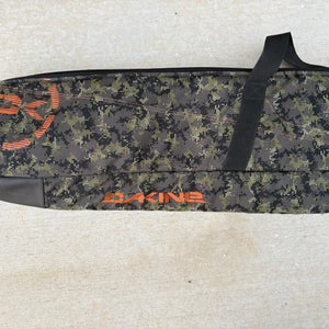 Dakine camo Snowboard Bag (Used)