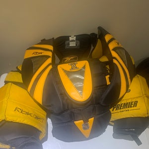 Medium  Reebok Premier (RBK) Goalie Chest Protector Pro Stock (Used)