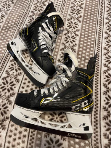 2022 CCM Super Tacks AS3 Pro Hockey Skates Regular Width 9 D (Used like new)