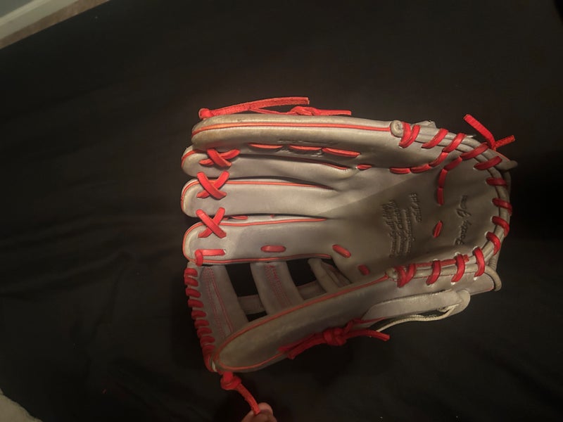 2024 44 Pro RH Outfield Signature Series Baseball Glove 12.75" (Used)