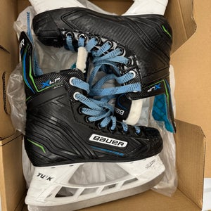 2023 Bauer XLP Hockey Skates Regular Width Size 1 (Used)