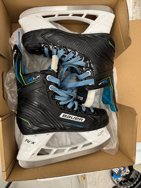 2023 Bauer XLP Hockey Skates Regular Width Size 1 (Used)