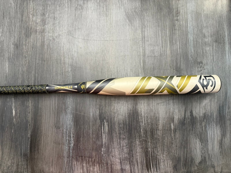 Louisville Slugger LXT Composite Bat (-10)  22 oz 32" (Used)